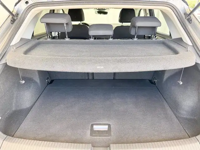 Volkswagen T-Roc view 13