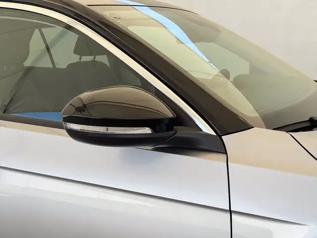 Volkswagen T-Roc view 17