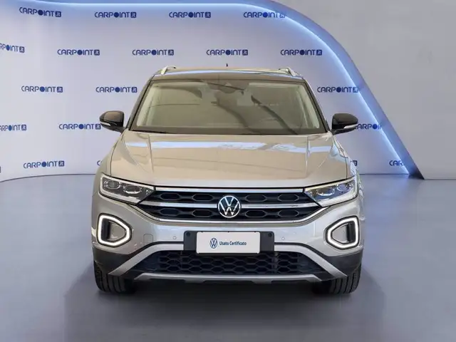 Volkswagen T-Roc view 4