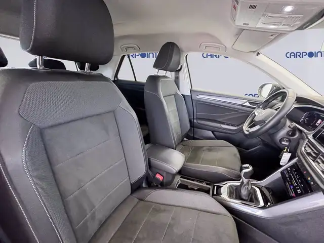 Volkswagen T-Roc view 9