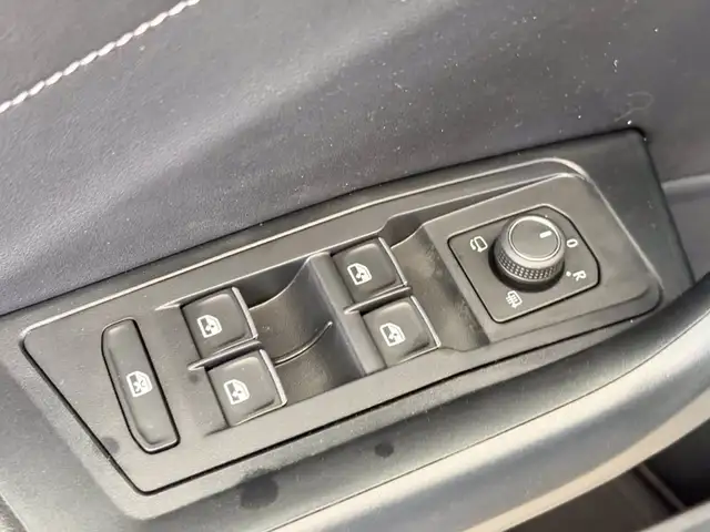 Volkswagen T-Roc view 21