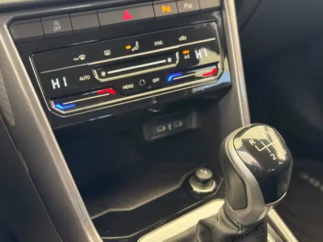 Volkswagen T-Roc view 26
