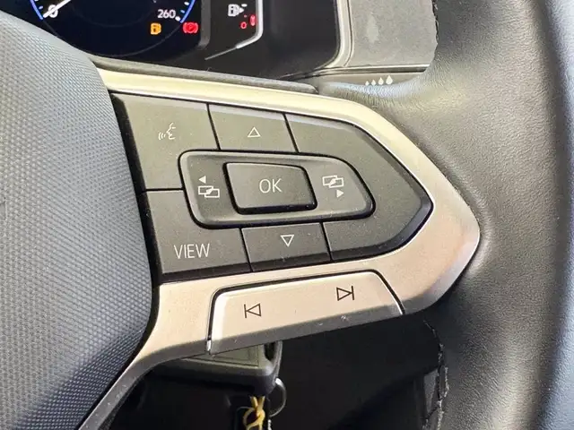 Volkswagen T-Roc view 23
