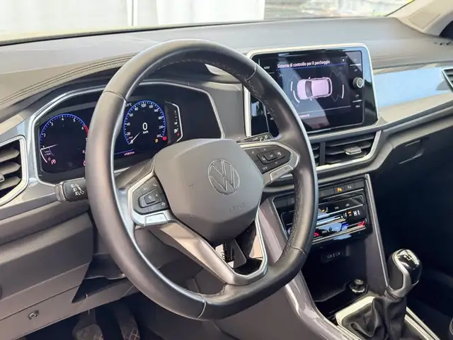 Volkswagen T-Roc view 20