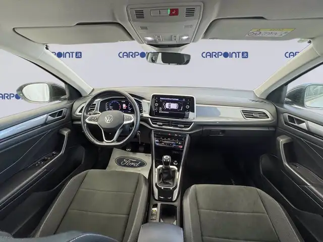 Volkswagen T-Roc view 12