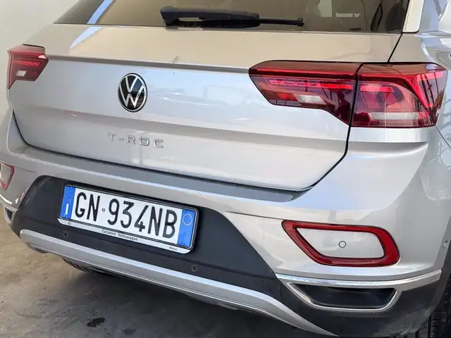 Volkswagen T-Roc view 19