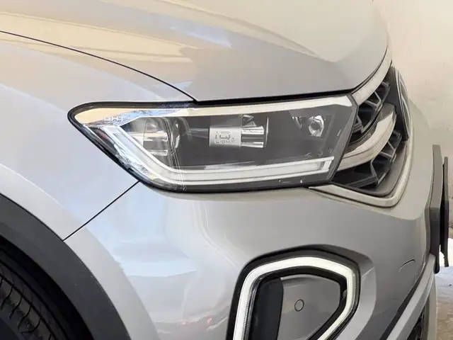 Volkswagen T-Roc view 15