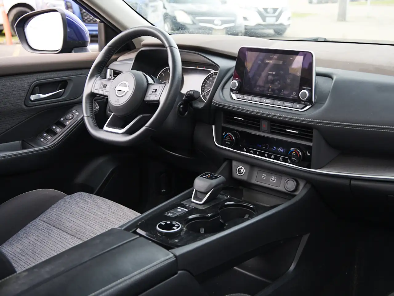 Nissan Rogue снимка Nissan Rogue