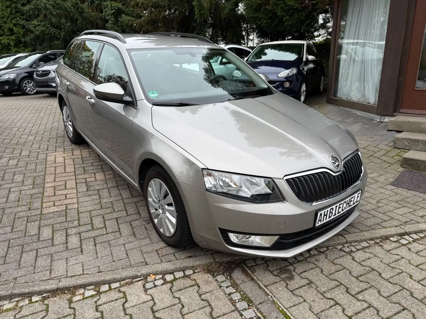 Skoda Octavia Combi Solution Autom 1 Hand Beige - 2
