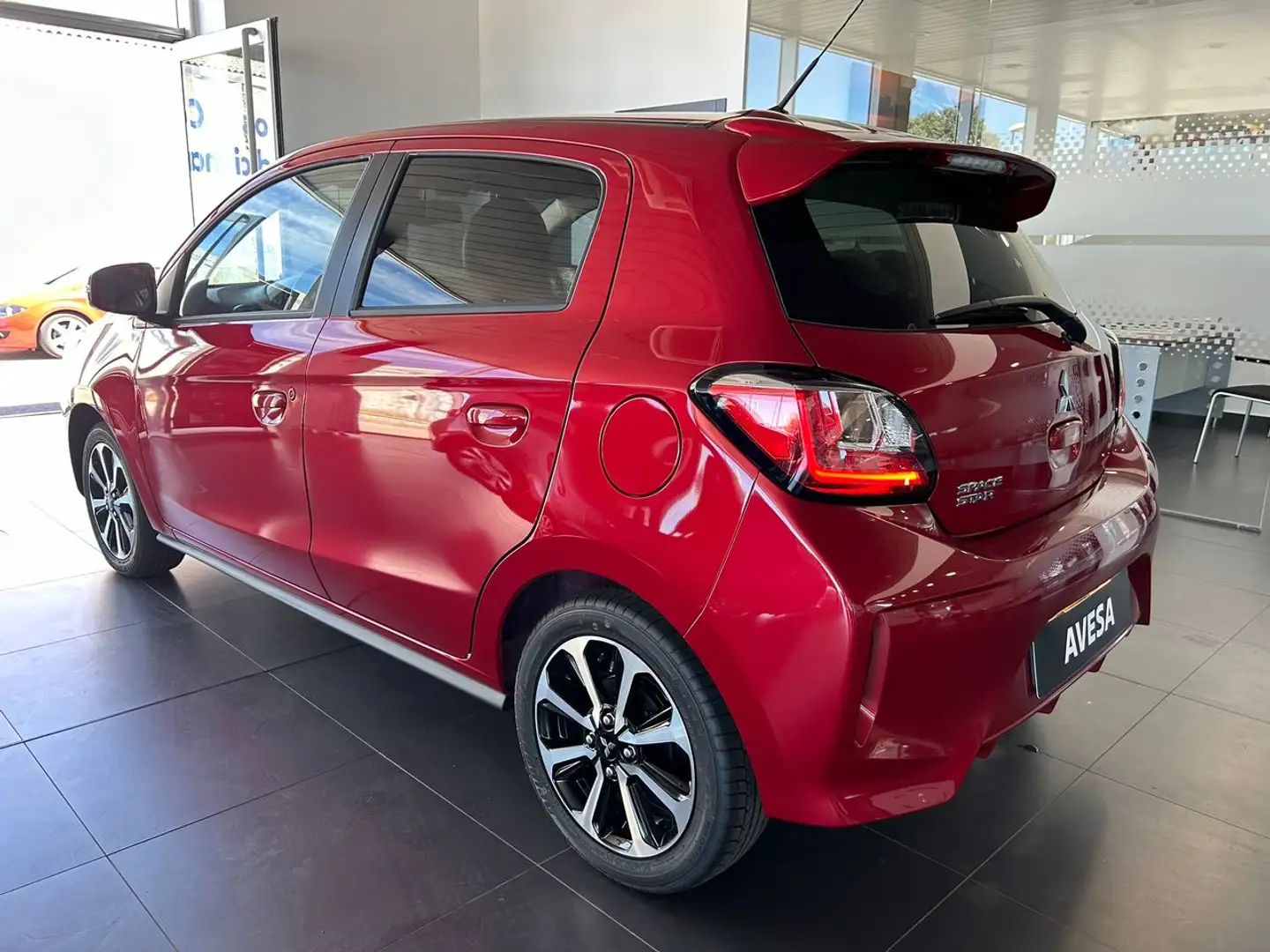 Mitsubishi Space Star 120 MPI Kaiteki Rojo - 2