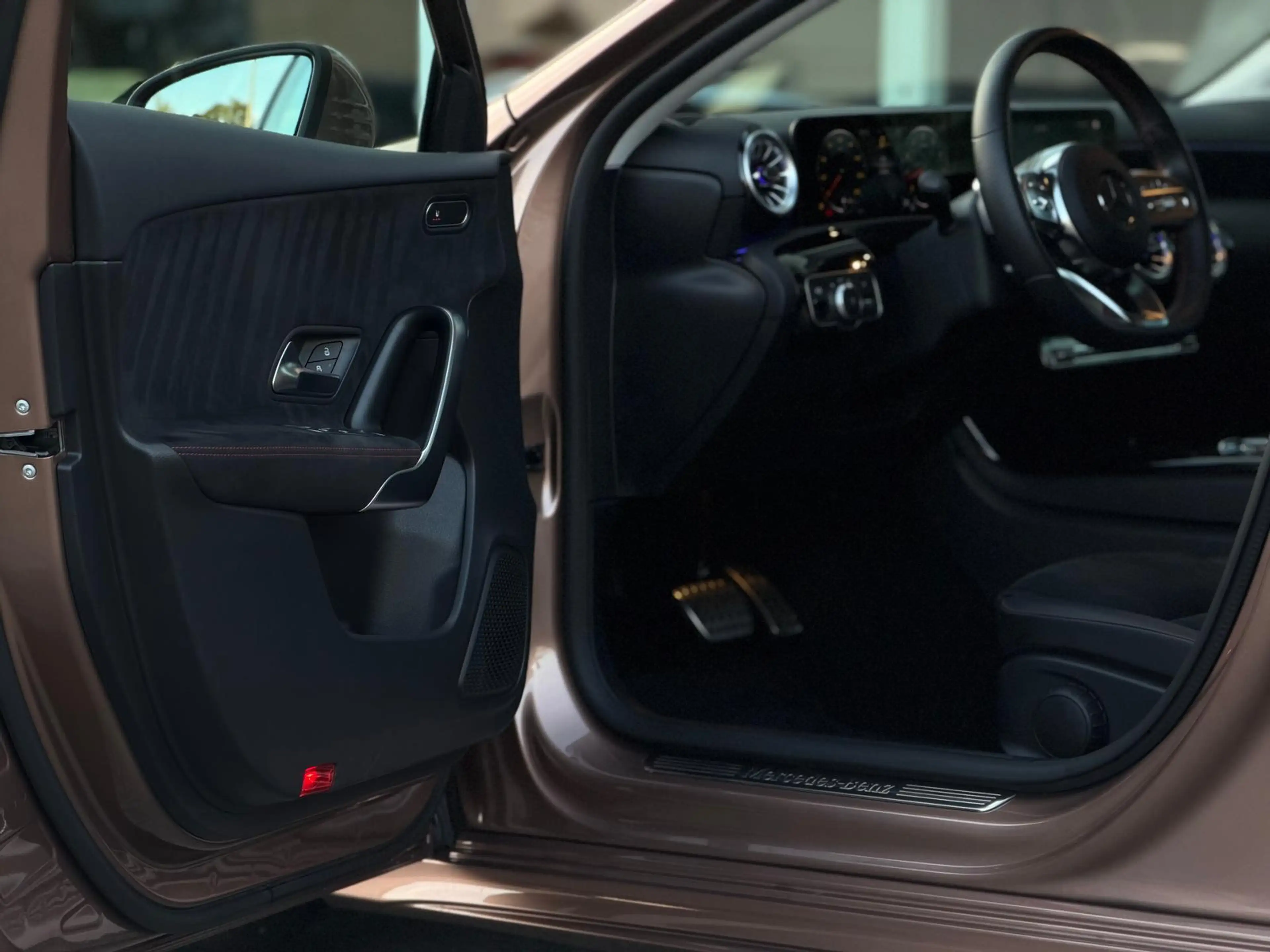 Mercedes-Benz A 250 4Matic*AMG*Ambiente*360°*Matrix* — photo 10