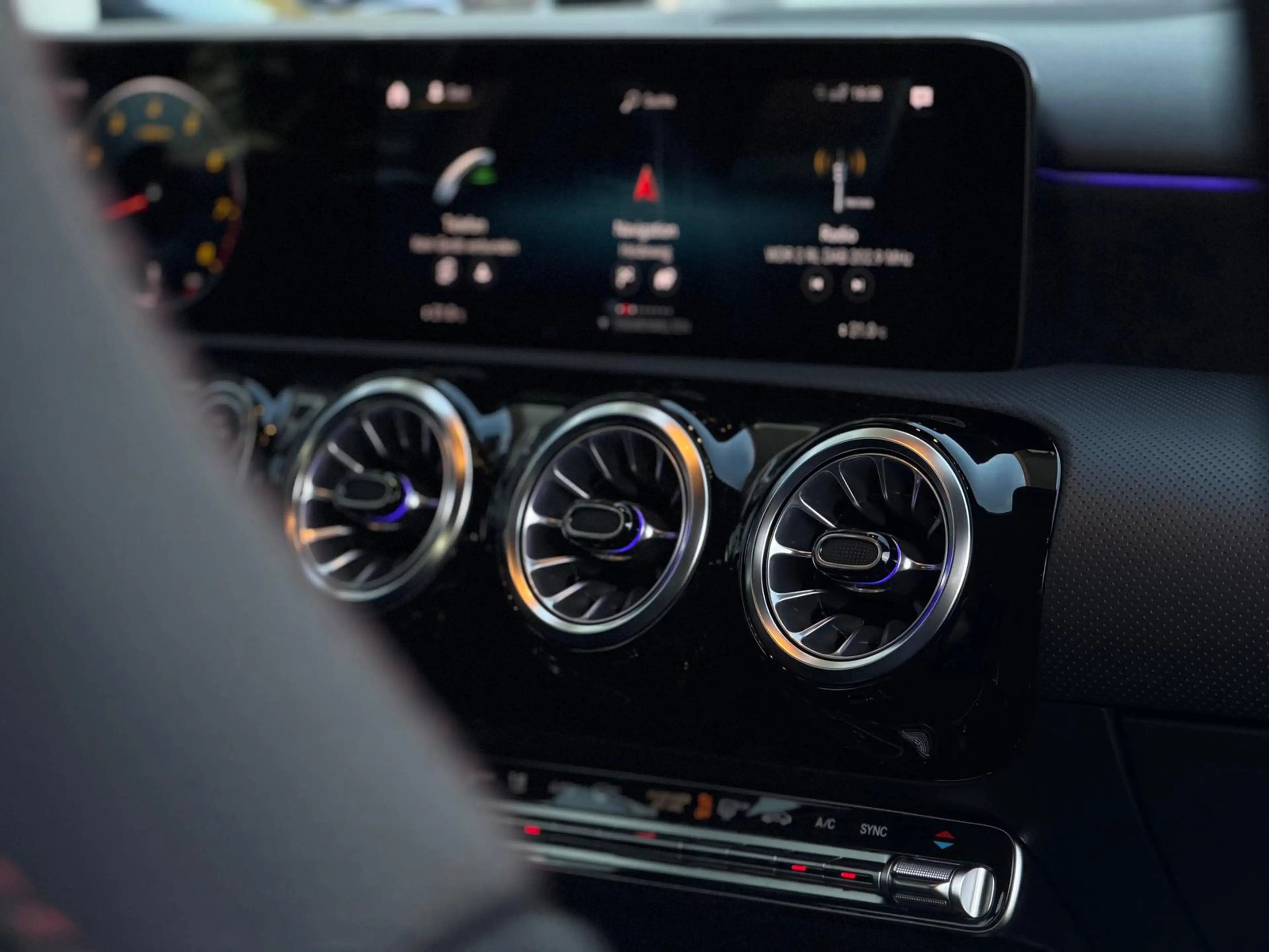 Mercedes-Benz A 250 4Matic*AMG*Ambiente*360°*Matrix* — photo 13