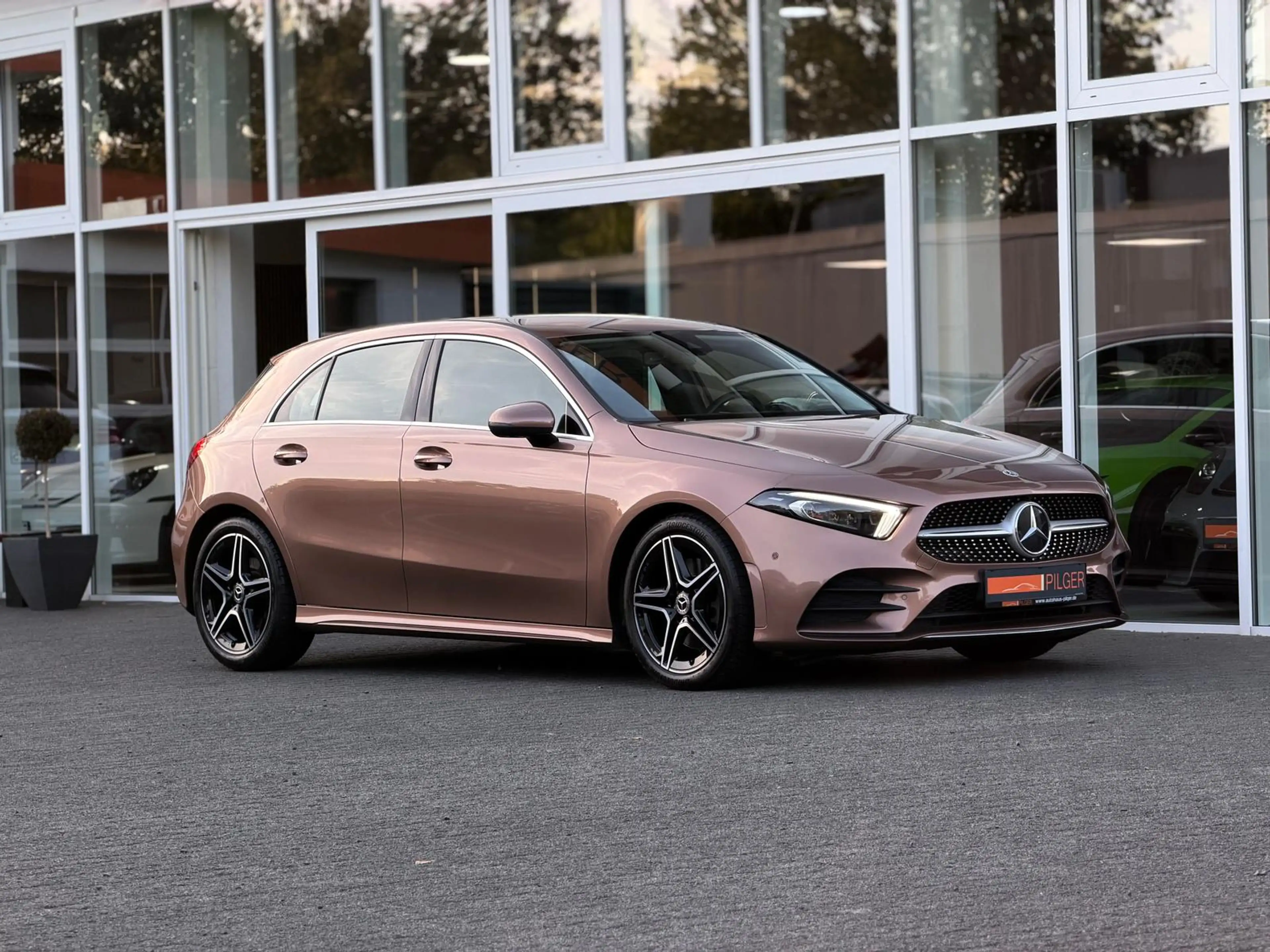 Mercedes-Benz A 250 4Matic*AMG*Ambiente*360°*Matrix* — photo 2