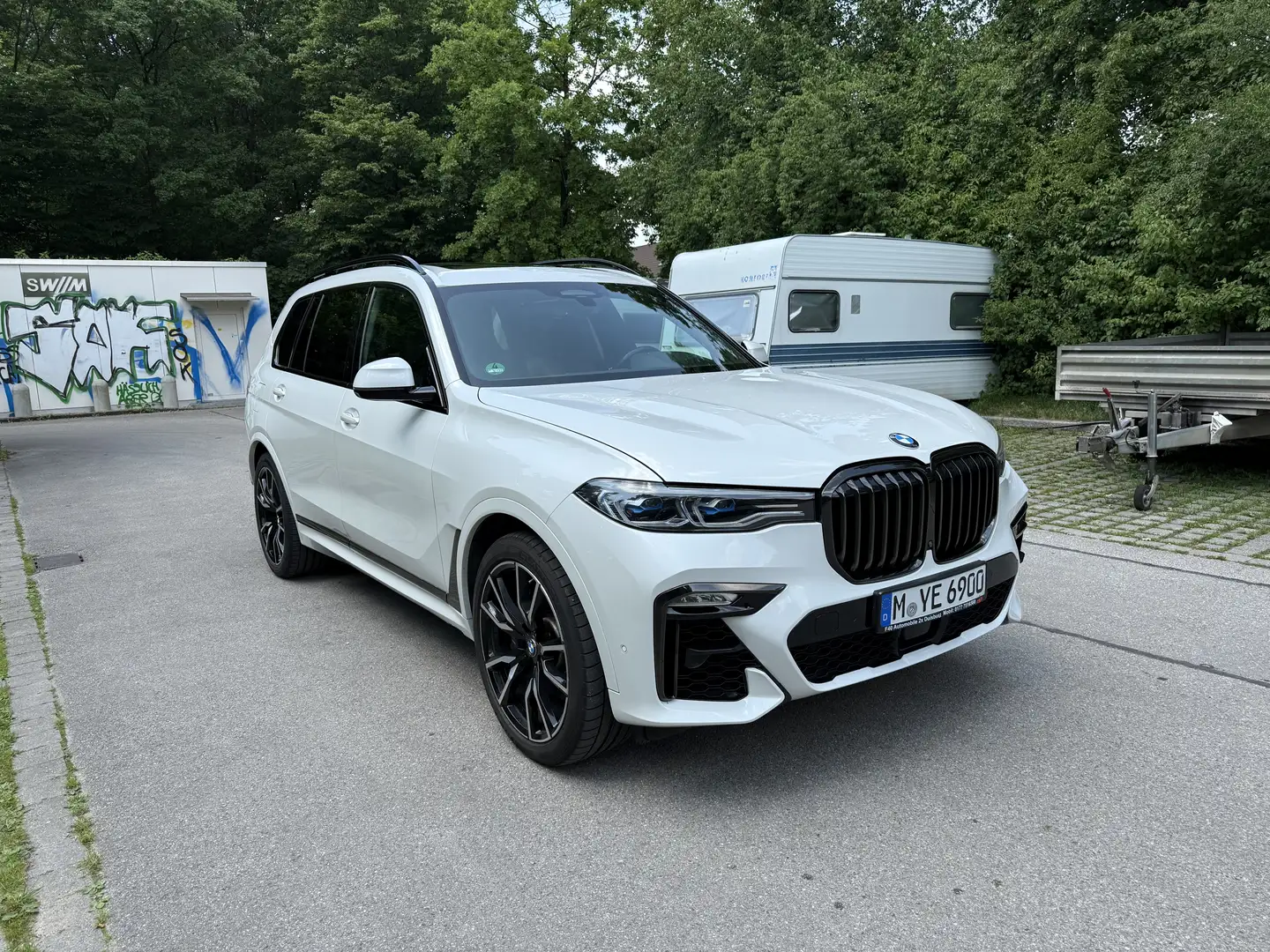 BMW X7 30d M Sport Laser+Sky+6Sitz+Softclose+Fond+TV Bílá - 2