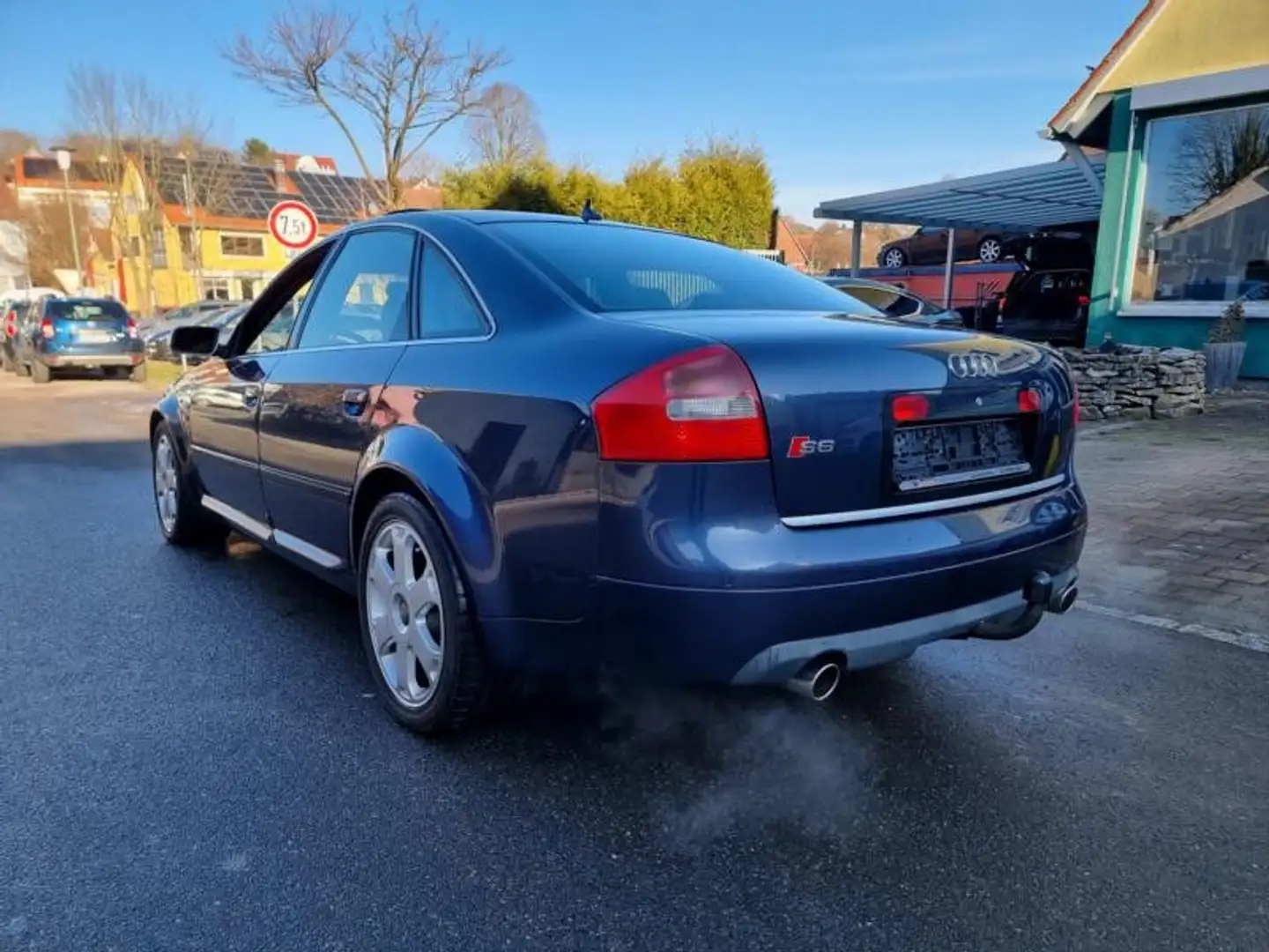 Audi S6 Limo 4.2 tiptr. quattro XENON+NAVI+TV+RECARO Blau - 2