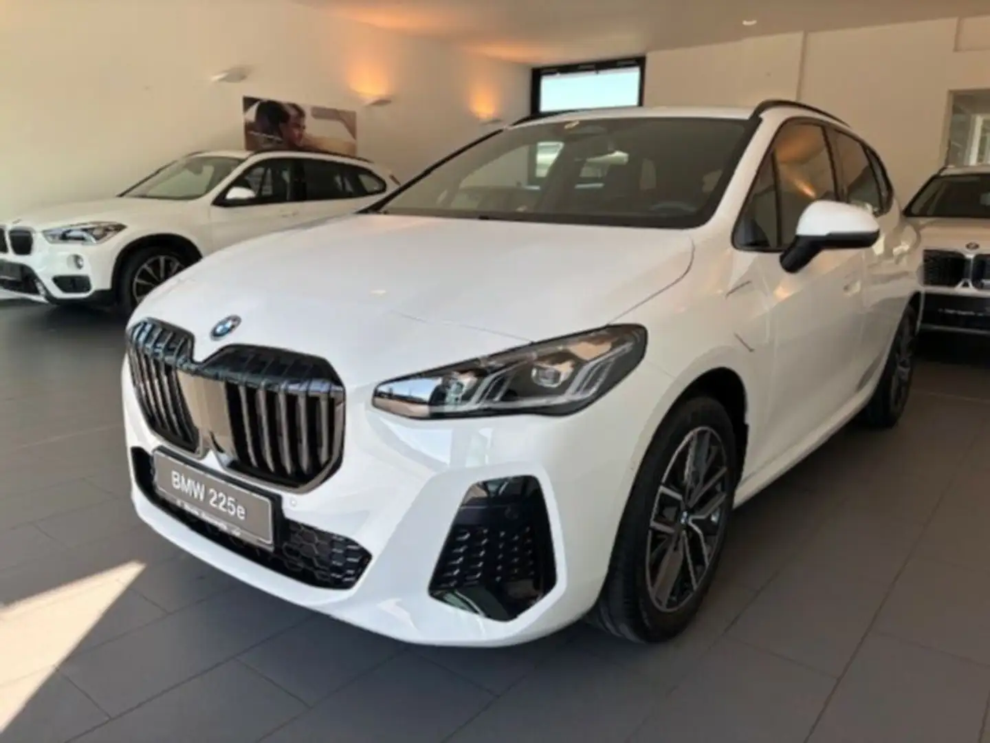 BMW 225 e xDrive Active Tourer M Sportpaket Alb - 2