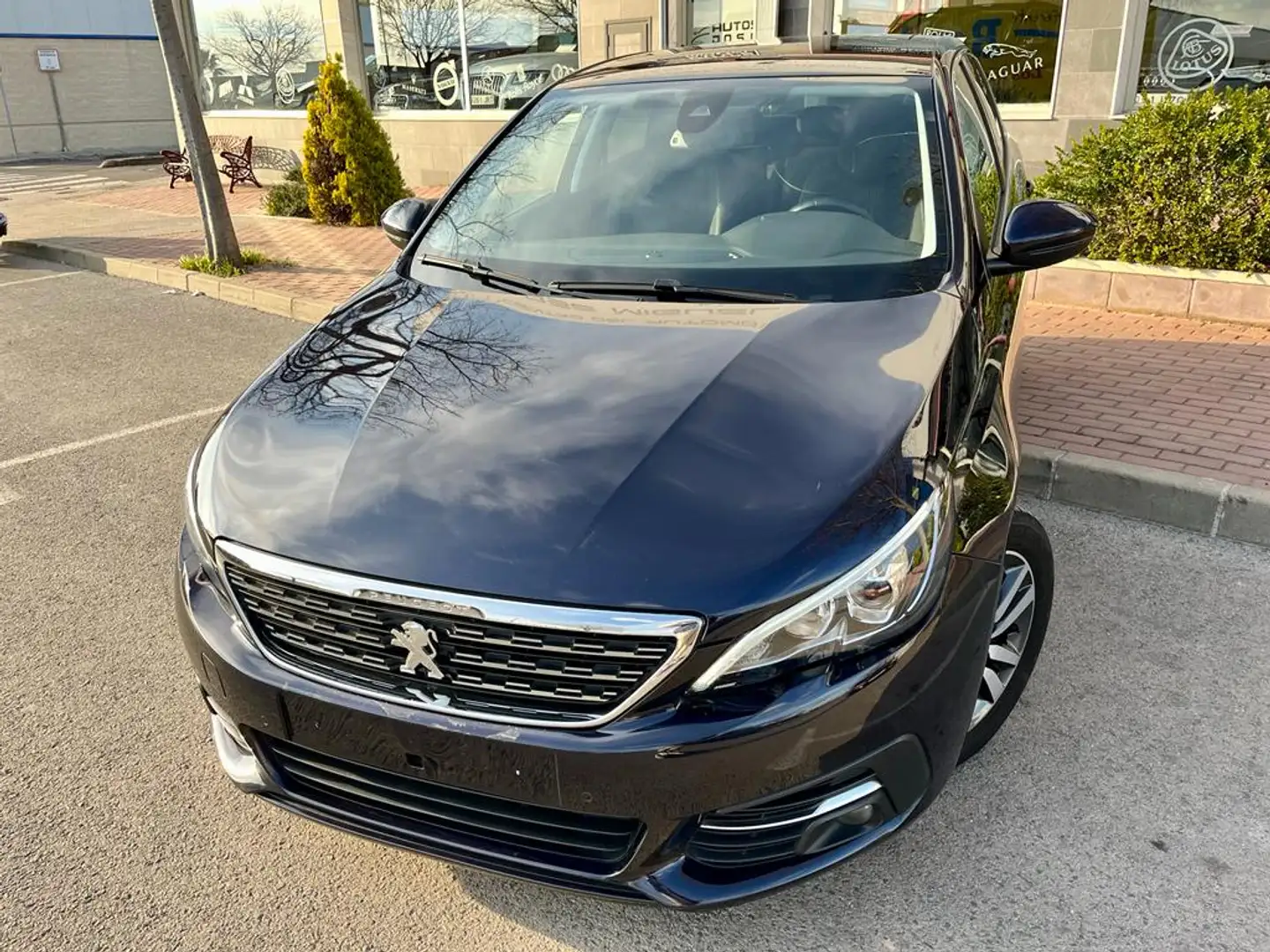 Peugeot 308 5p Allure 1.6 BlueHDi 100 Negro - 2