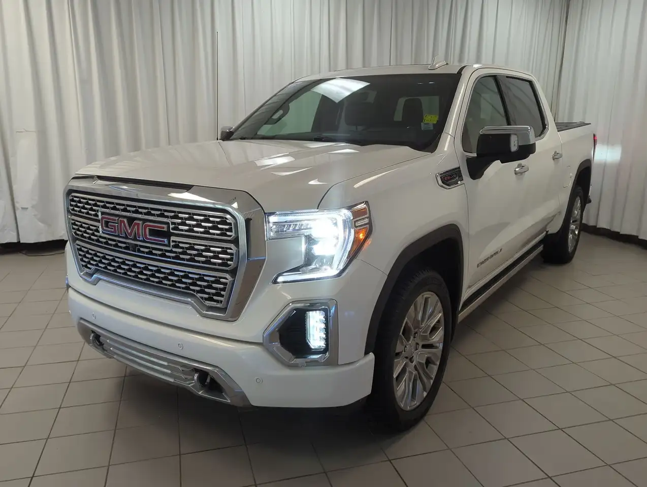 GMC Sierra 1500 снимка GMC Sierra 1500