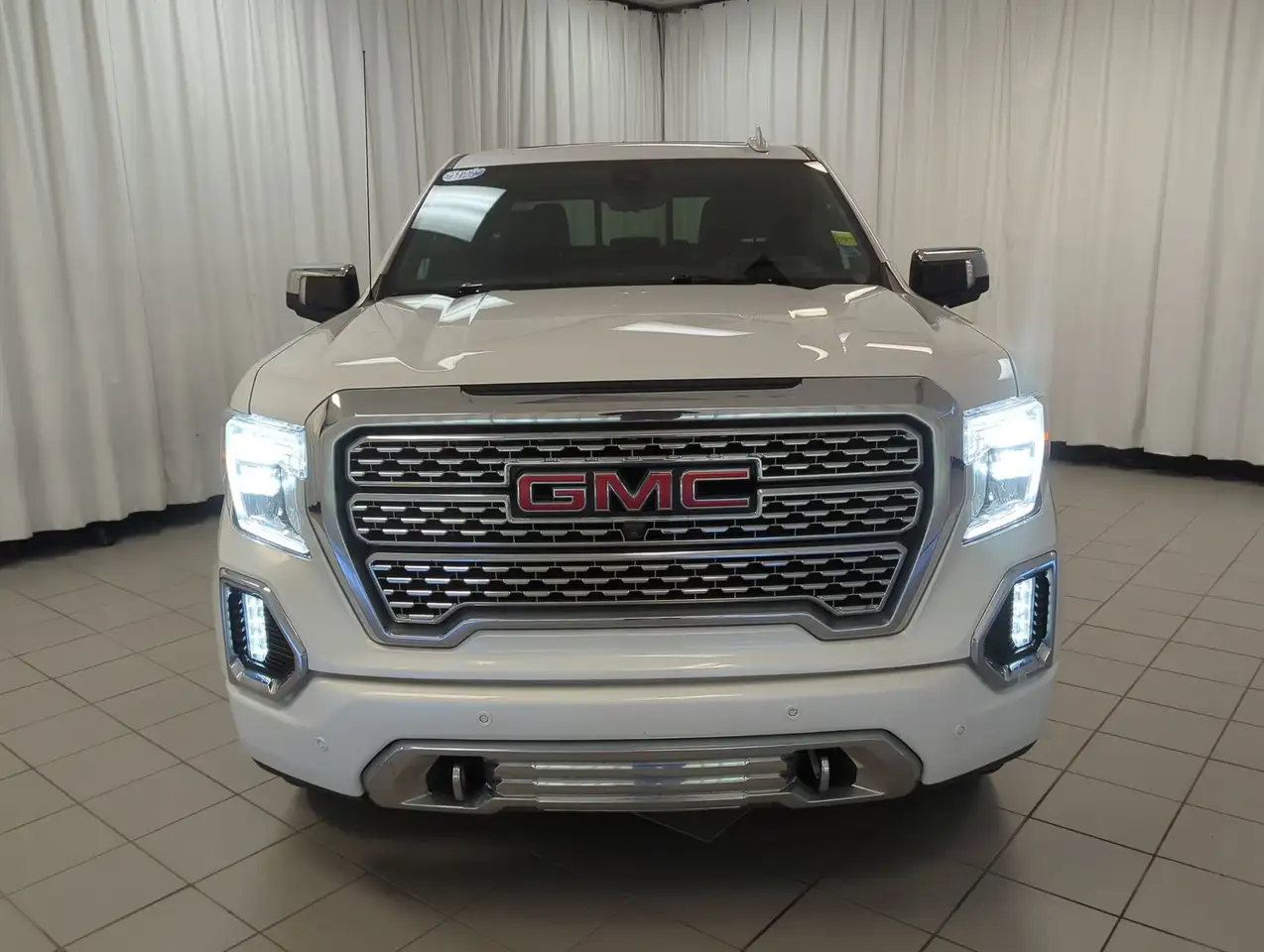 GMC Sierra 1500 снимка GMC Sierra 1500