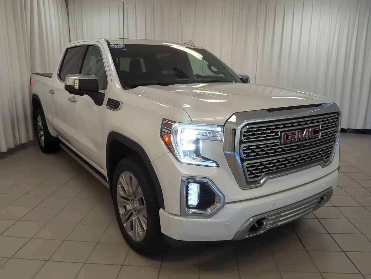 GMC Sierra 1500 снимка GMC Sierra 1500
