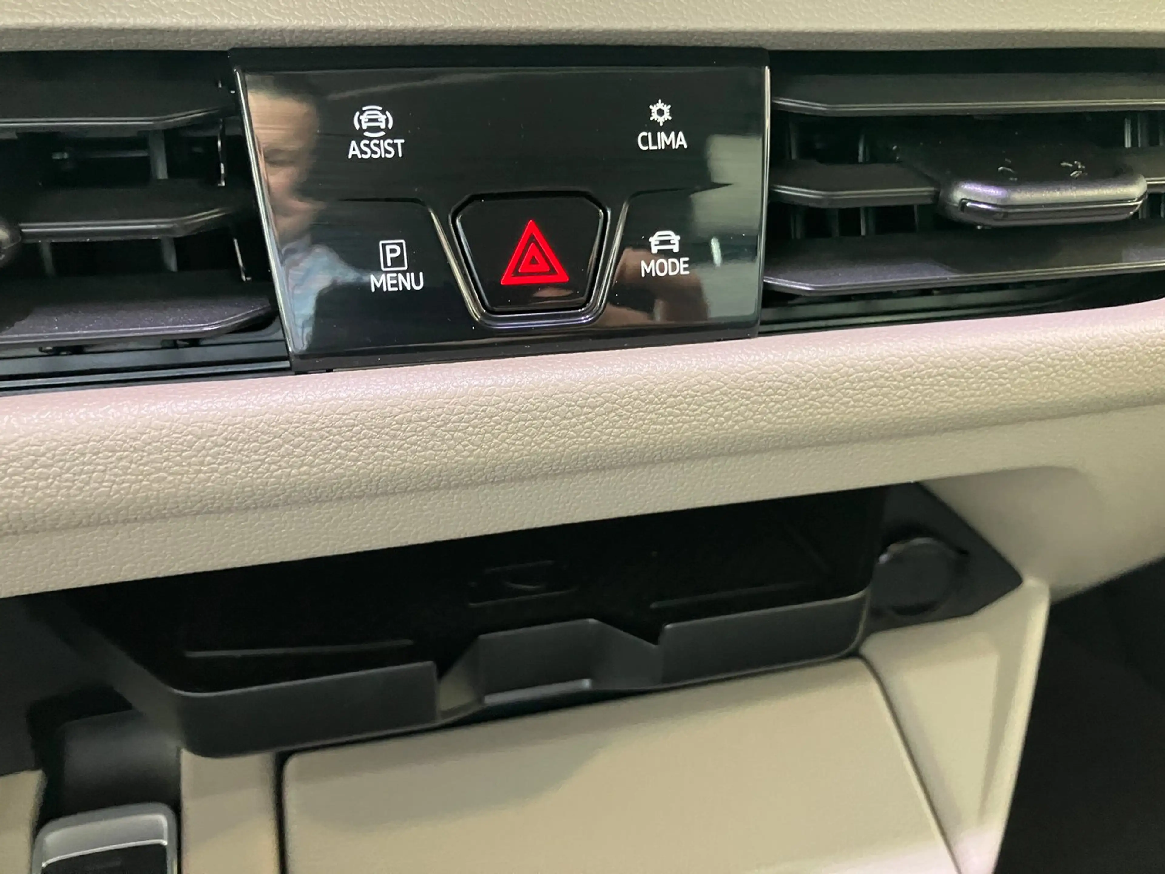 Volkswagen T7 California VW Multivan T7 California eHybrid 180 kW 4M — photo 11
