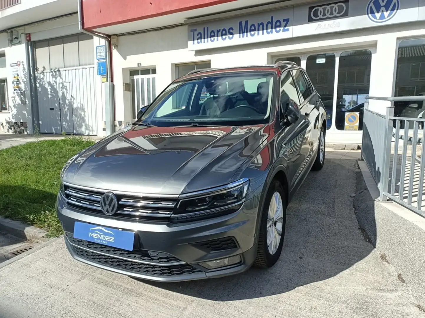Volkswagen Tiguan 2.0 TSI Sport 4Motion DSG 140kW Gris - 1