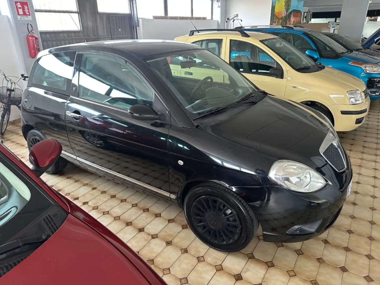 Lancia Ypsilon 1.2 Gold Oro Schwarz - 1