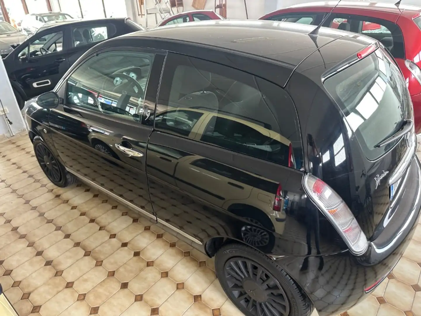 Lancia Ypsilon 1.2 Gold Oro Schwarz - 2