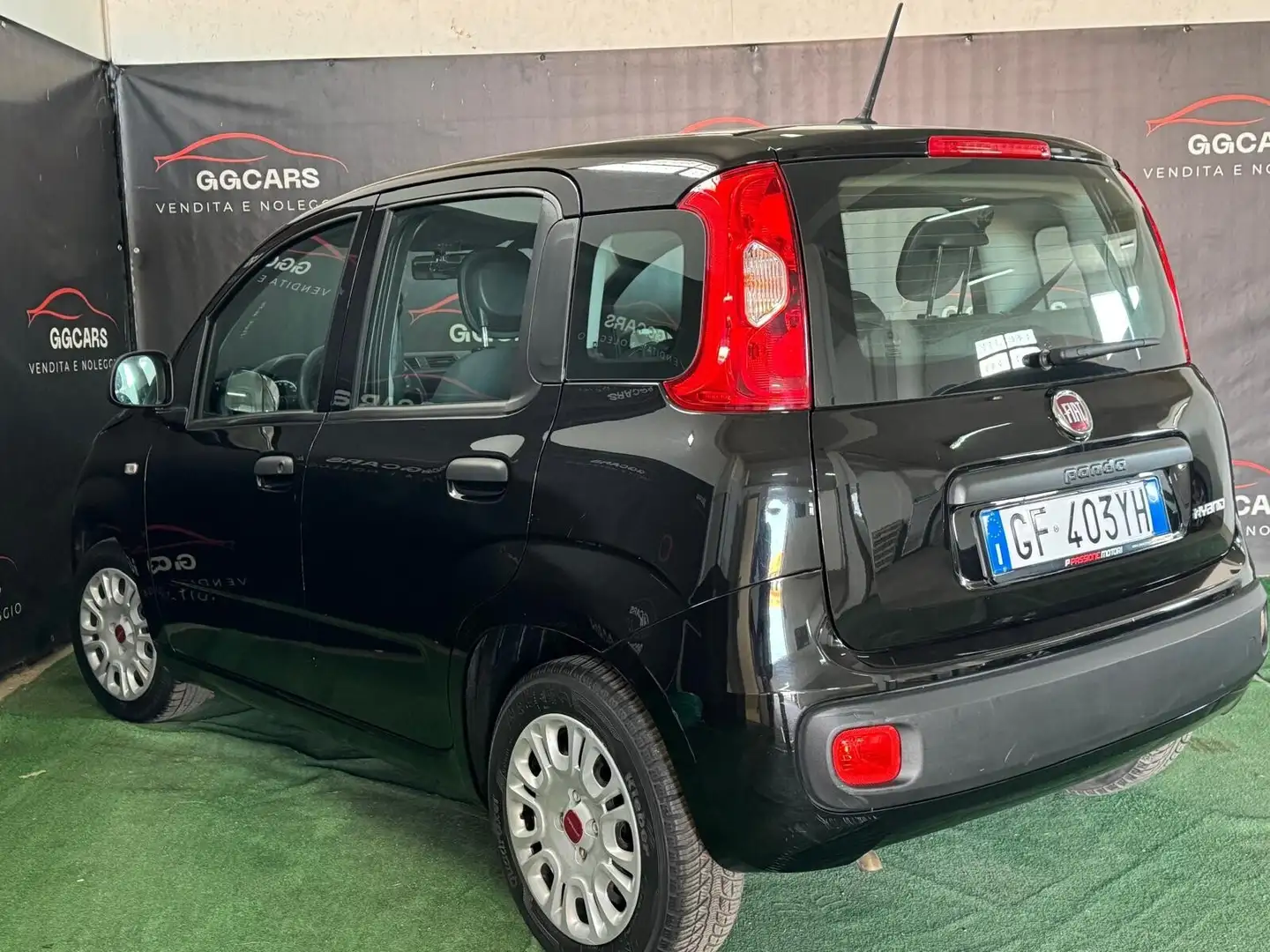 Fiat Panda 1.0 FireFly S&S Hybrid City Cross Zwart - 2