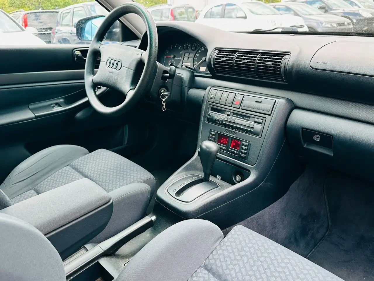 Audi A4 1.8 Automatik + Klima +, foto 4