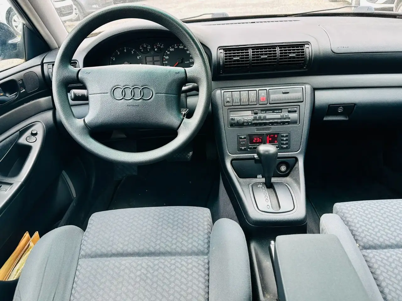 Audi A4 1.8 Automatik + Klima +, foto 11