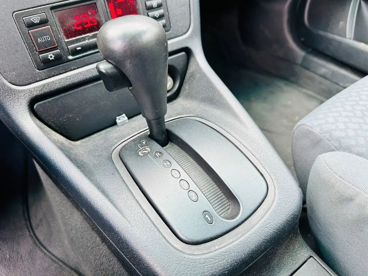 Audi A4 1.8 Automatik + Klima +, foto 2