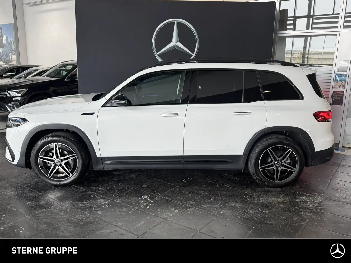 Mercedes-Benz EQB 300 EQB 300 4M AMG NIGHT Adv+ Distr Pano Leder Totwi Blanc - 2