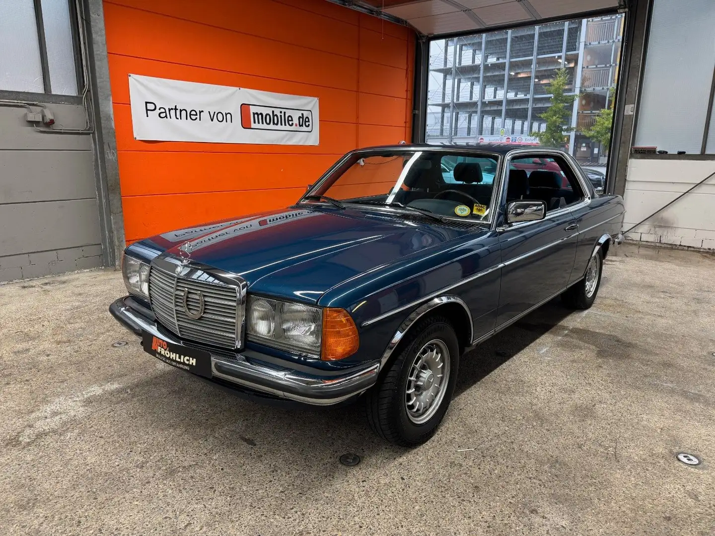 Mercedes-Benz CE 230 230CE W123 Automatik Velours Colour 1.Hand 51TKM Blauw - 1
