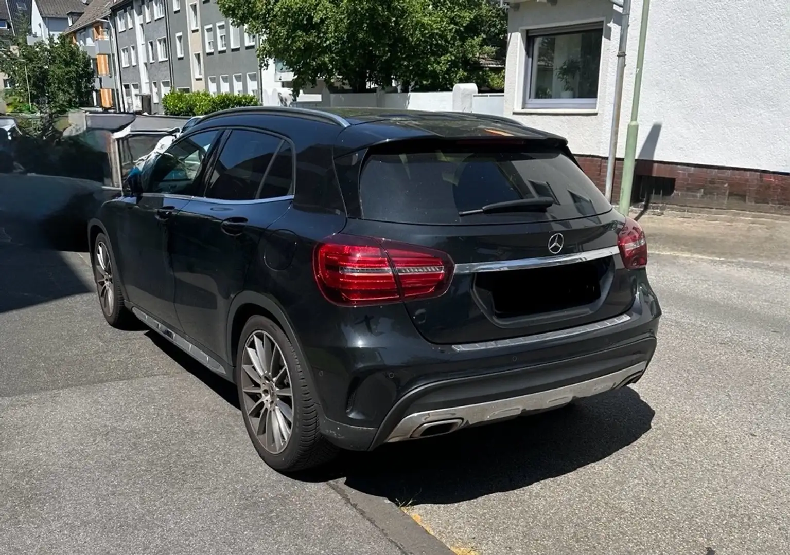 Mercedes-Benz GLA 250 GLA 250 4Matic 7G-DCT AMG Line Noir - 1
