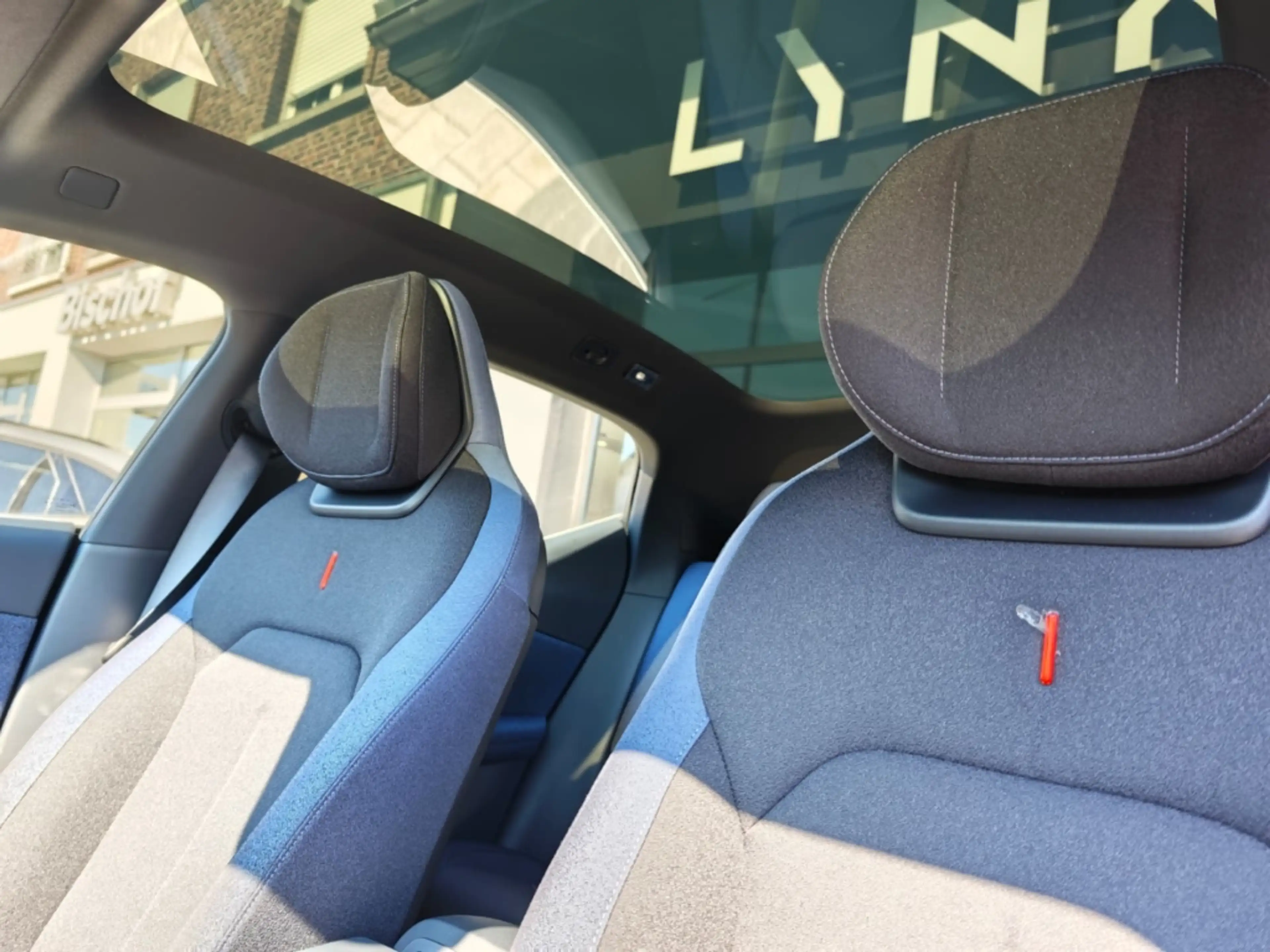 Lynk & Co 02 Core Panorama Navi Digitales Cockpit LED ACC El. H — photo 13
