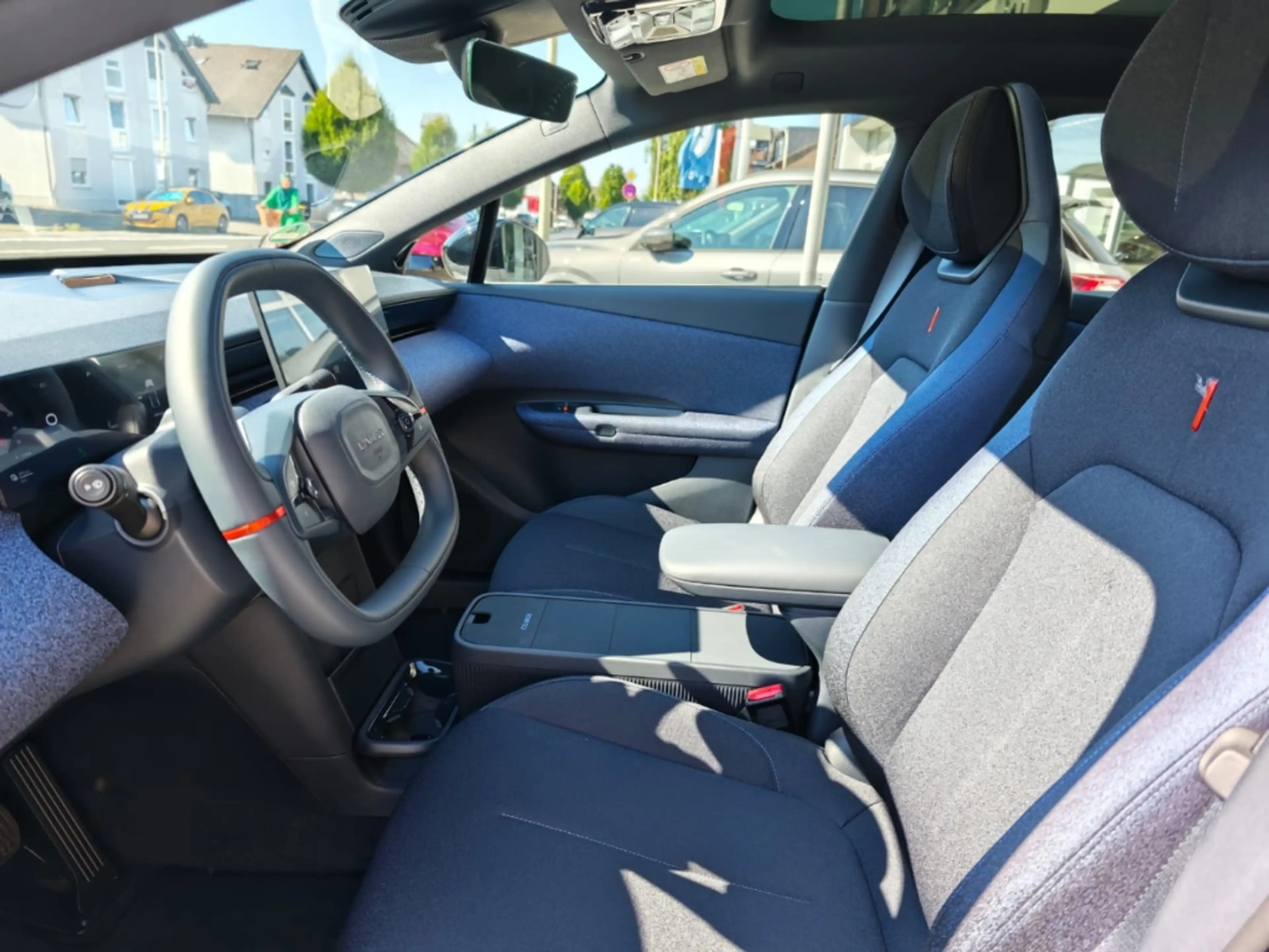 Lynk & Co 02 Core Panorama Navi Digitales Cockpit LED ACC El. H — photo 12