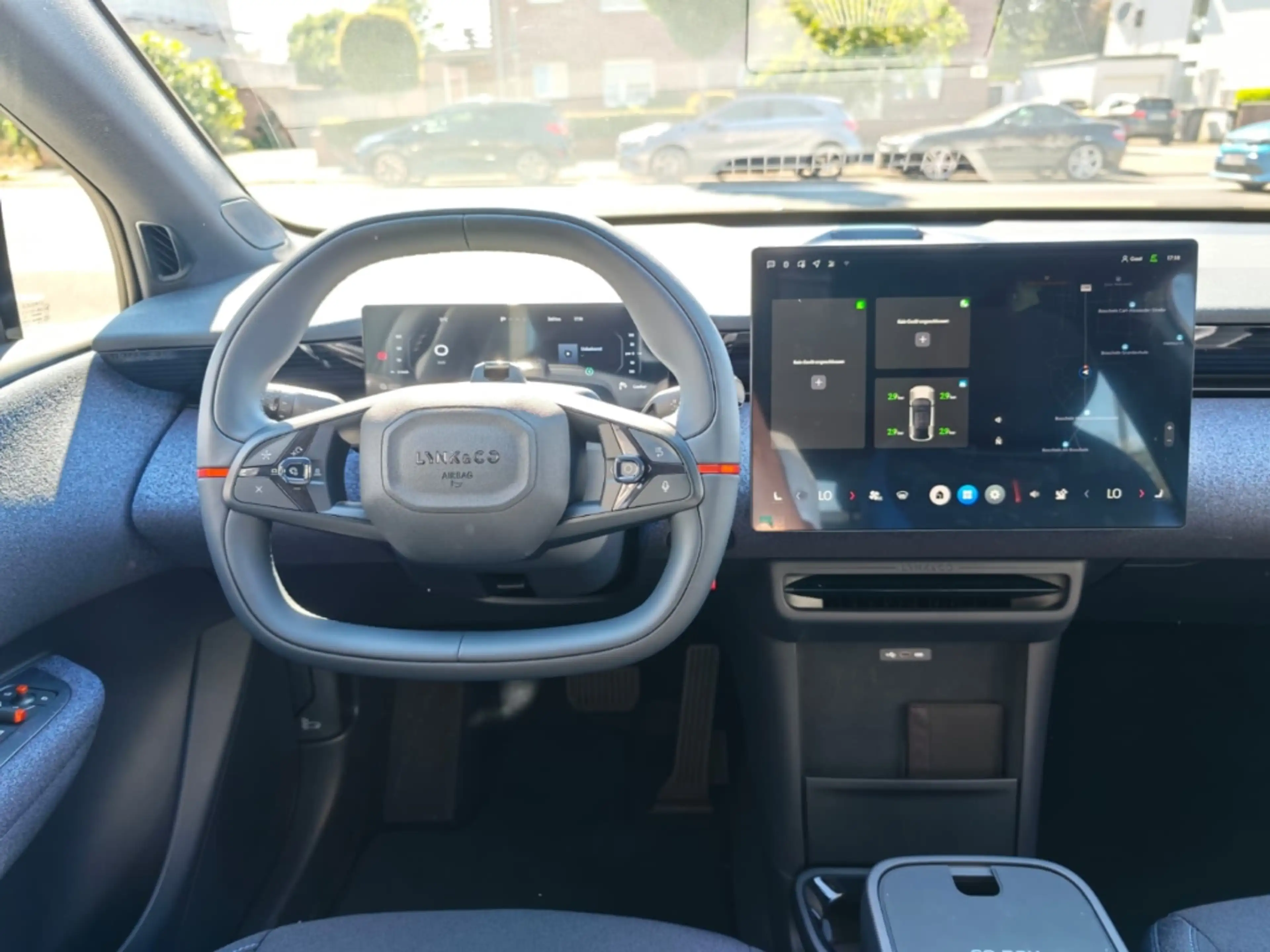Lynk & Co 02 Core Panorama Navi Digitales Cockpit LED ACC El. H — photo 15