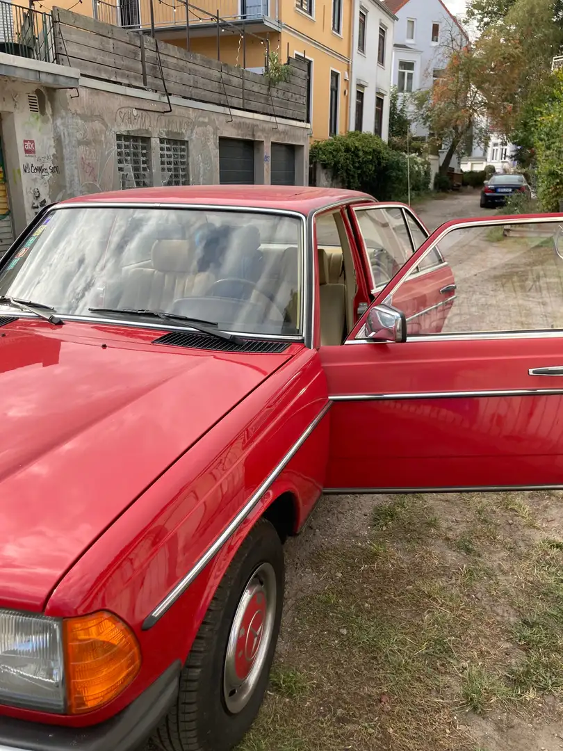 Mercedes-Benz 200 123 Red - 1