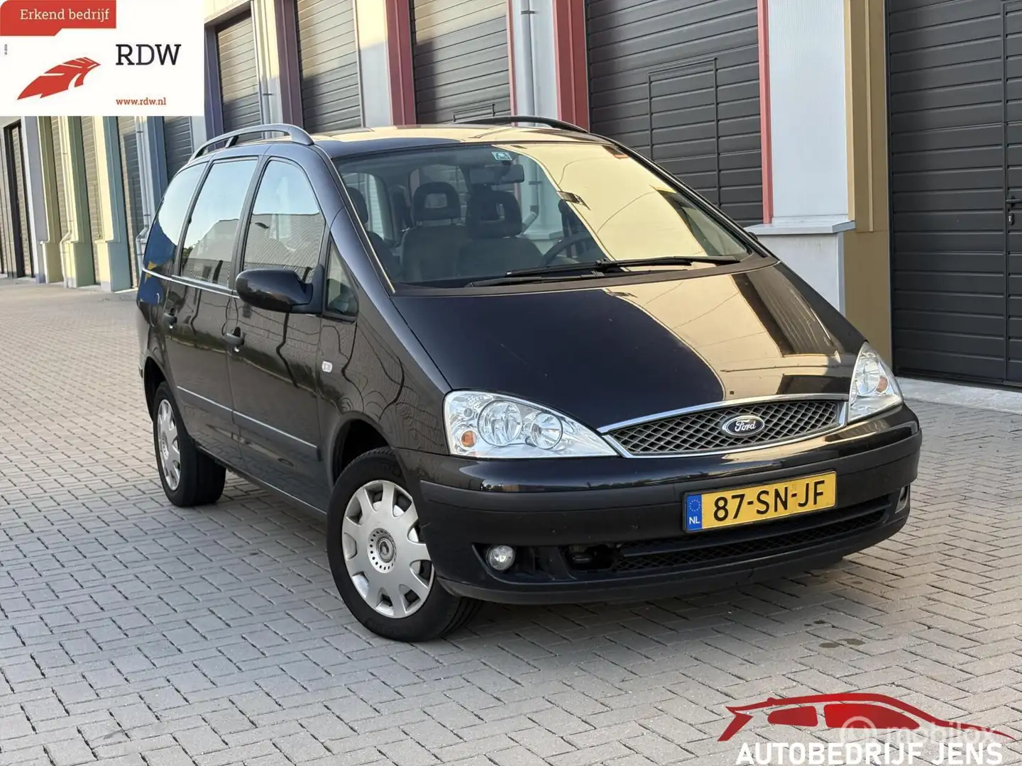 Ford Galaxy 2.0-8V Ambiente Zwart - 1