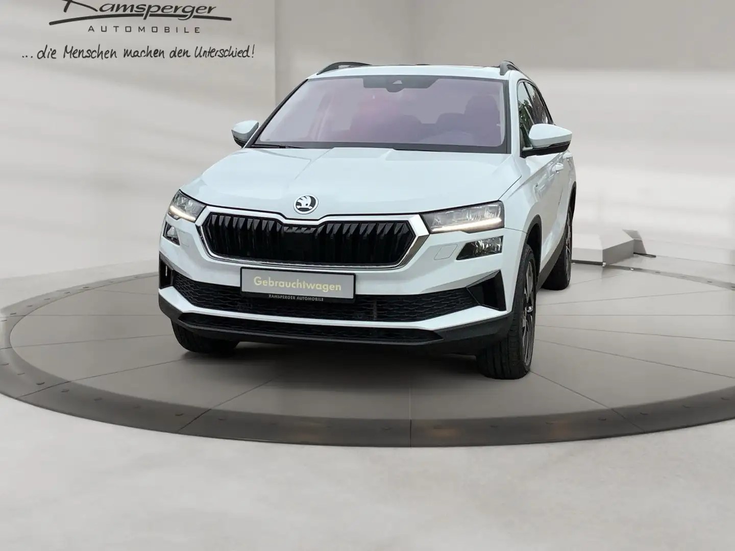 Skoda Karoq 1.5 TSI DSG Tour AHK ACC Pano LED Navi Kam Weiß - 2
