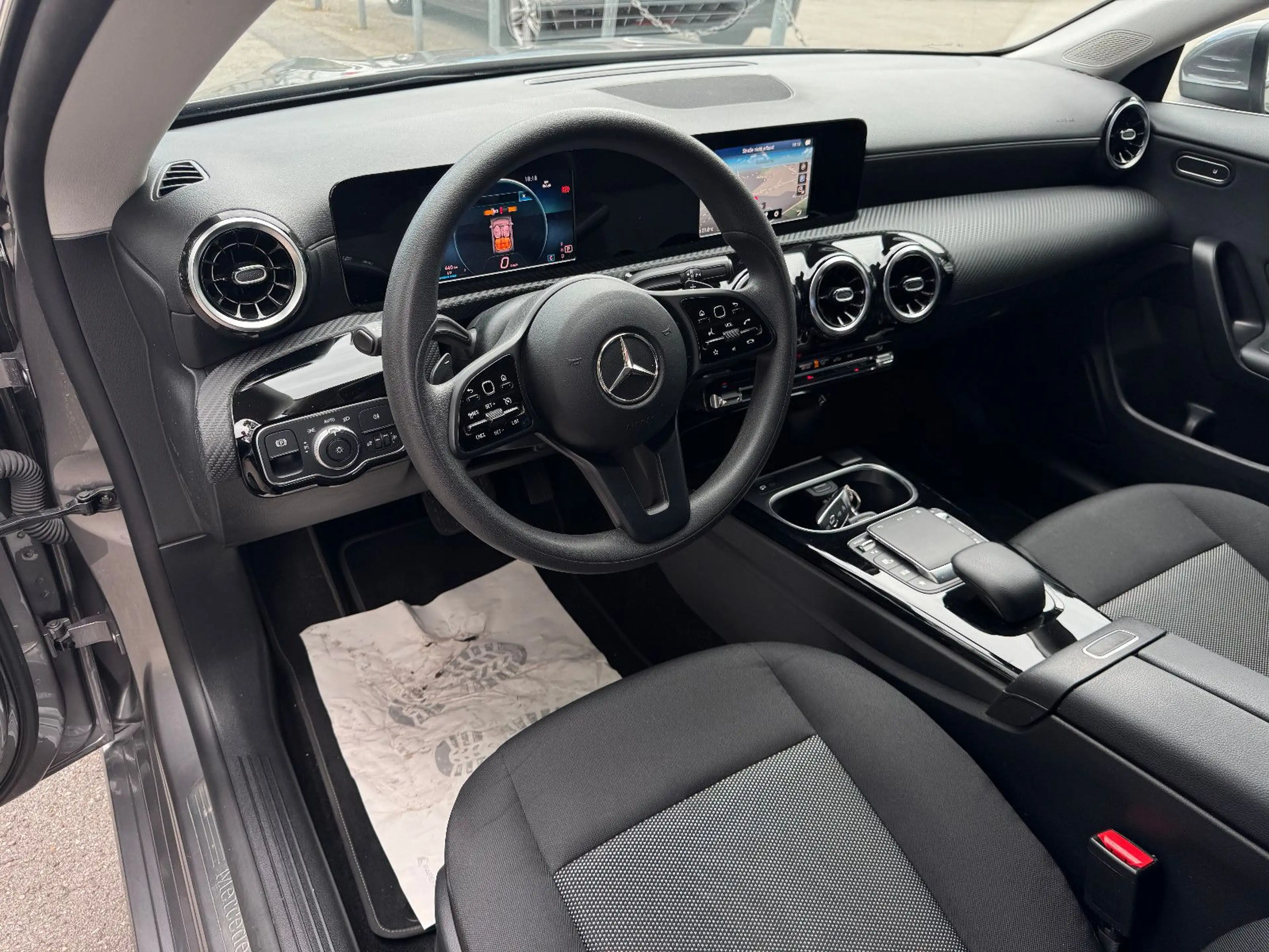 Mercedes-Benz CLA 220 CLA 220d DCT Shooting Brake Keyless-Go Kamera — photo 11
