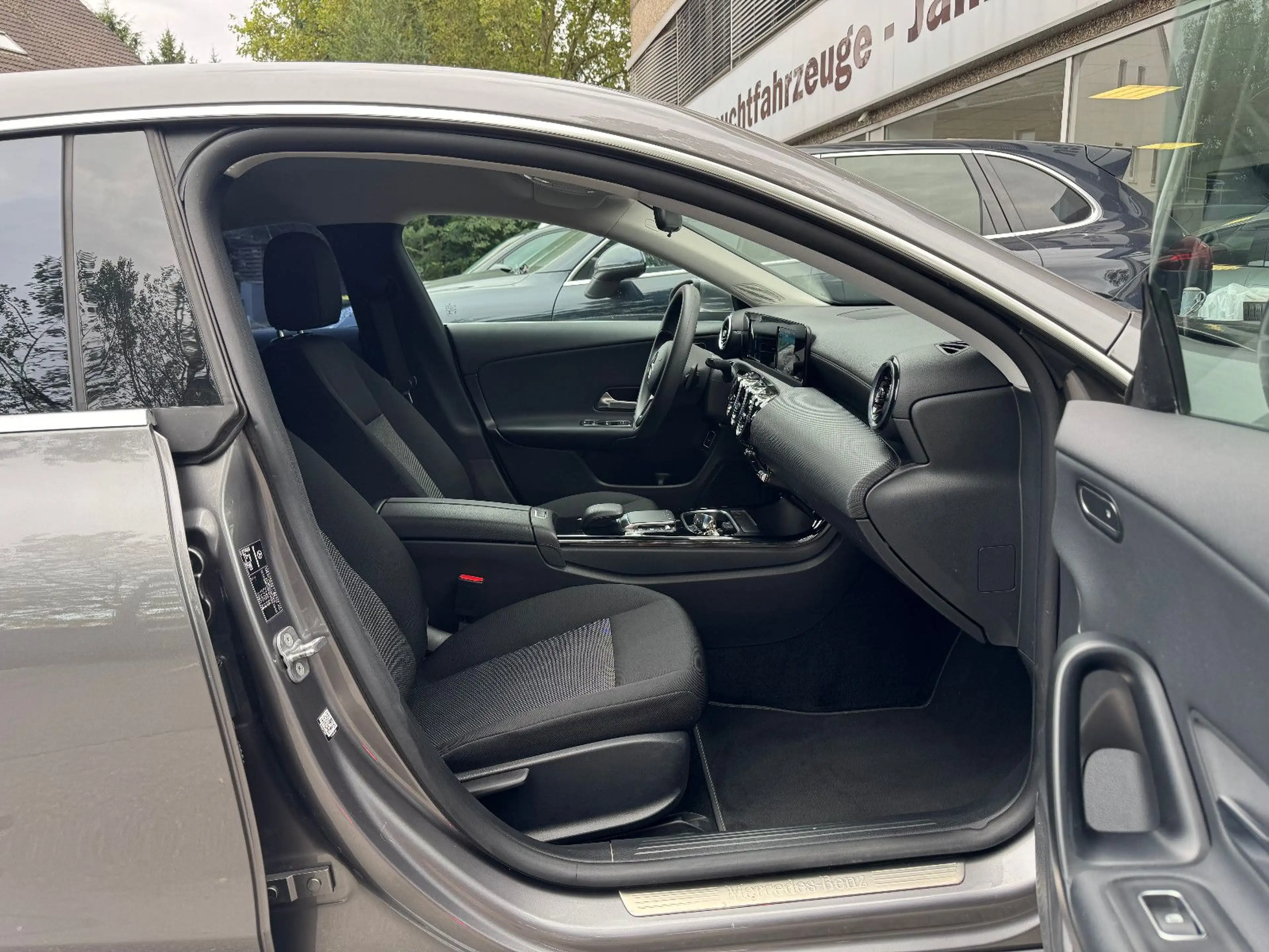 Mercedes-Benz CLA 220 CLA 220d DCT Shooting Brake Keyless-Go Kamera — photo 13