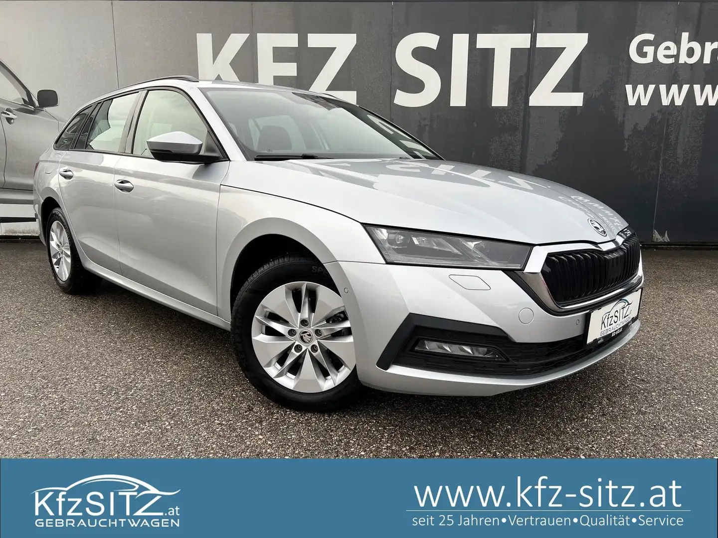 Skoda Octavia Combi 2,0 TDI DSG | AHK/PANO Silber - 1
