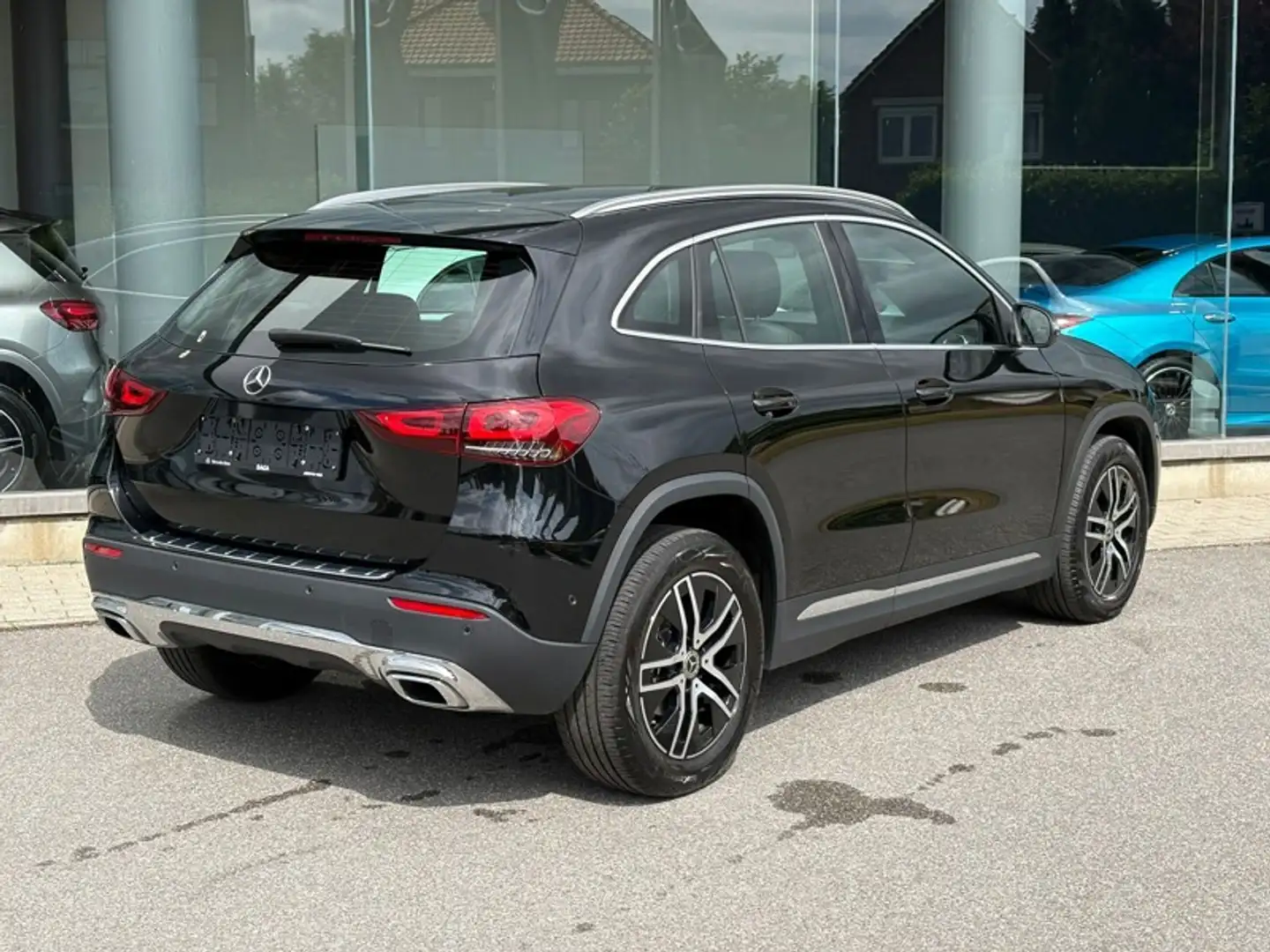 Mercedes-Benz GLA 180 180 Luxury Line Negru - 2