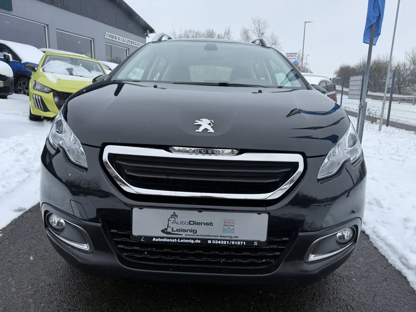 Peugeot 2008 1.2 PureTech 82 Active PDC AHZV SITZH. Schwarz - 1