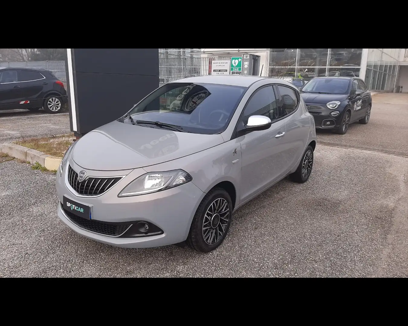 Lancia Ypsilon 1.0 FireFly 5 porte S&S Hybrid Alberta Ferretti Grigio - 1