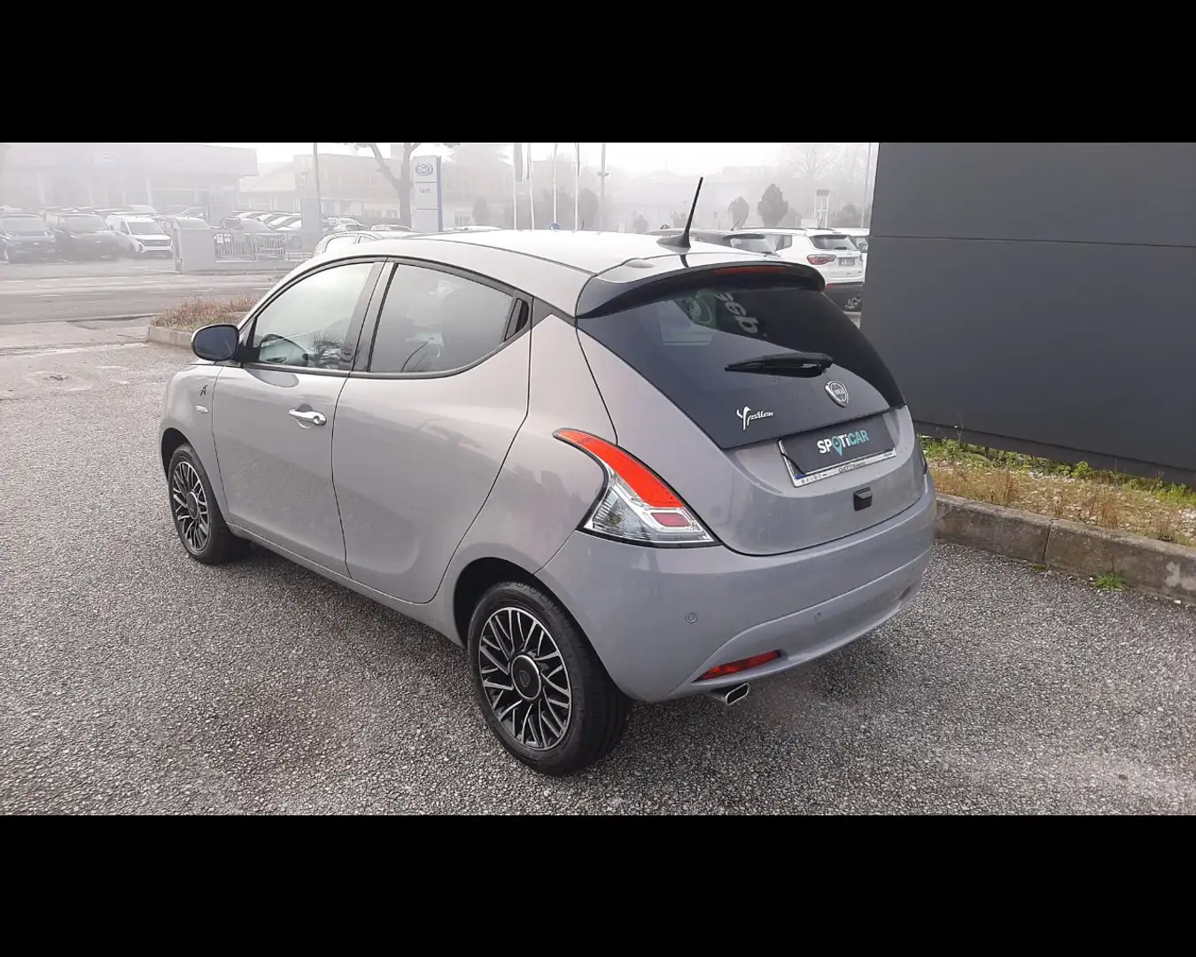 Lancia Ypsilon 1.0 FireFly 5 porte S&S Hybrid Alberta Ferretti Grigio - 2