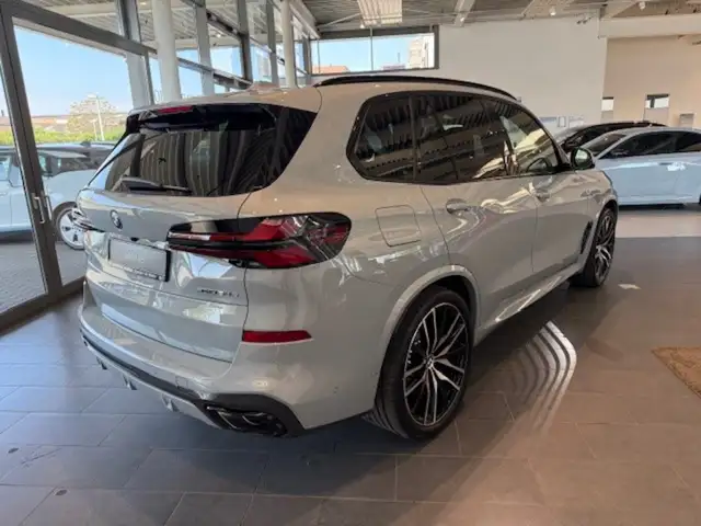 BMW X5 view 12
