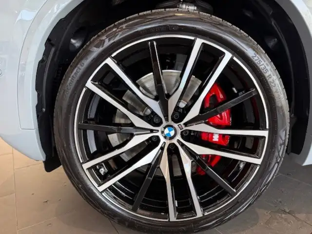BMW X5 view 3